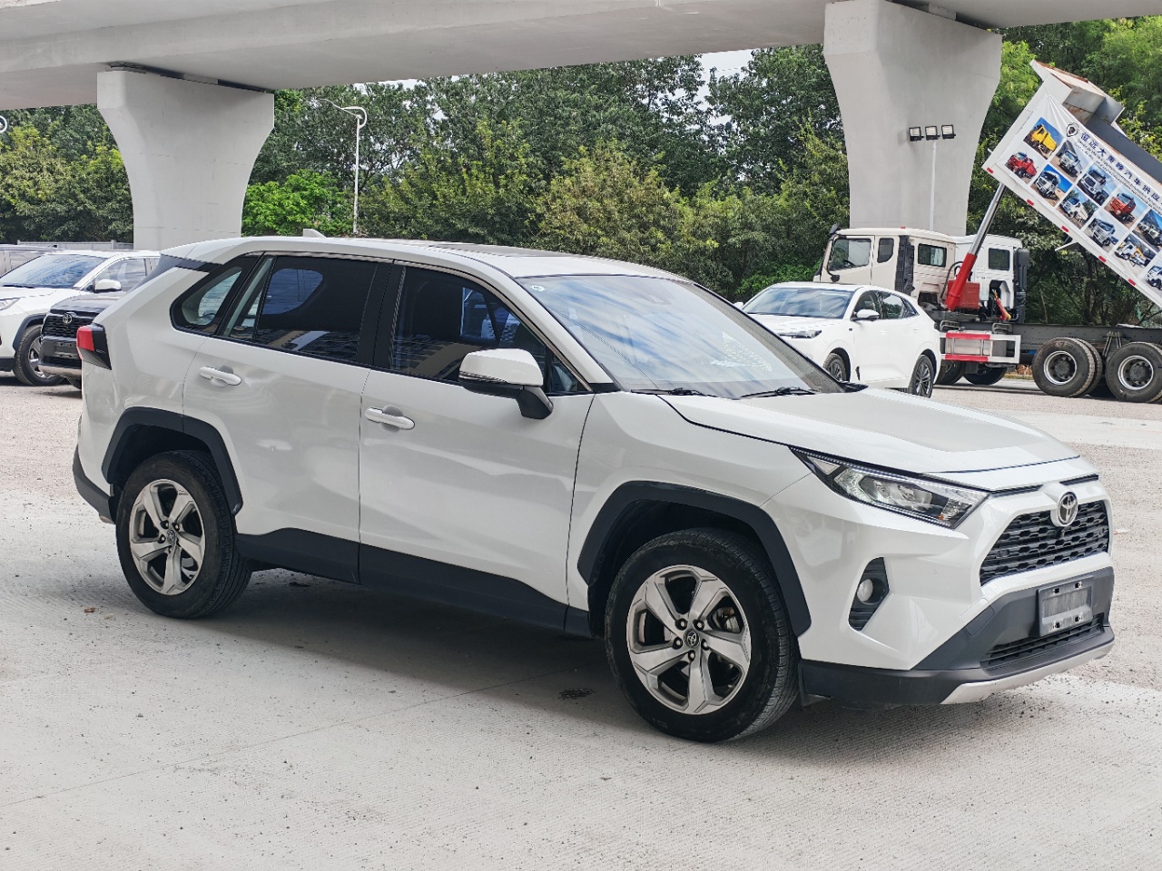 丰田 RAV4 2023 2.0L-自动-汽油 thumbnail 4