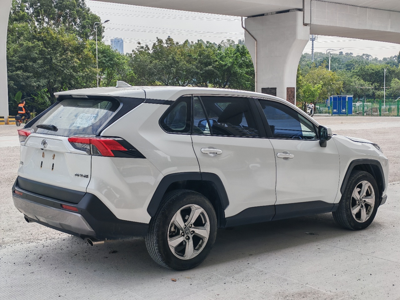 丰田 RAV4 2023 2.0L-自动-汽油 thumbnail 9