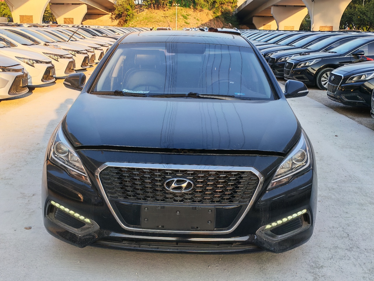 现代 Sonata Hybrid 2018 2.0L-自动-油电混合 thumbnail 2