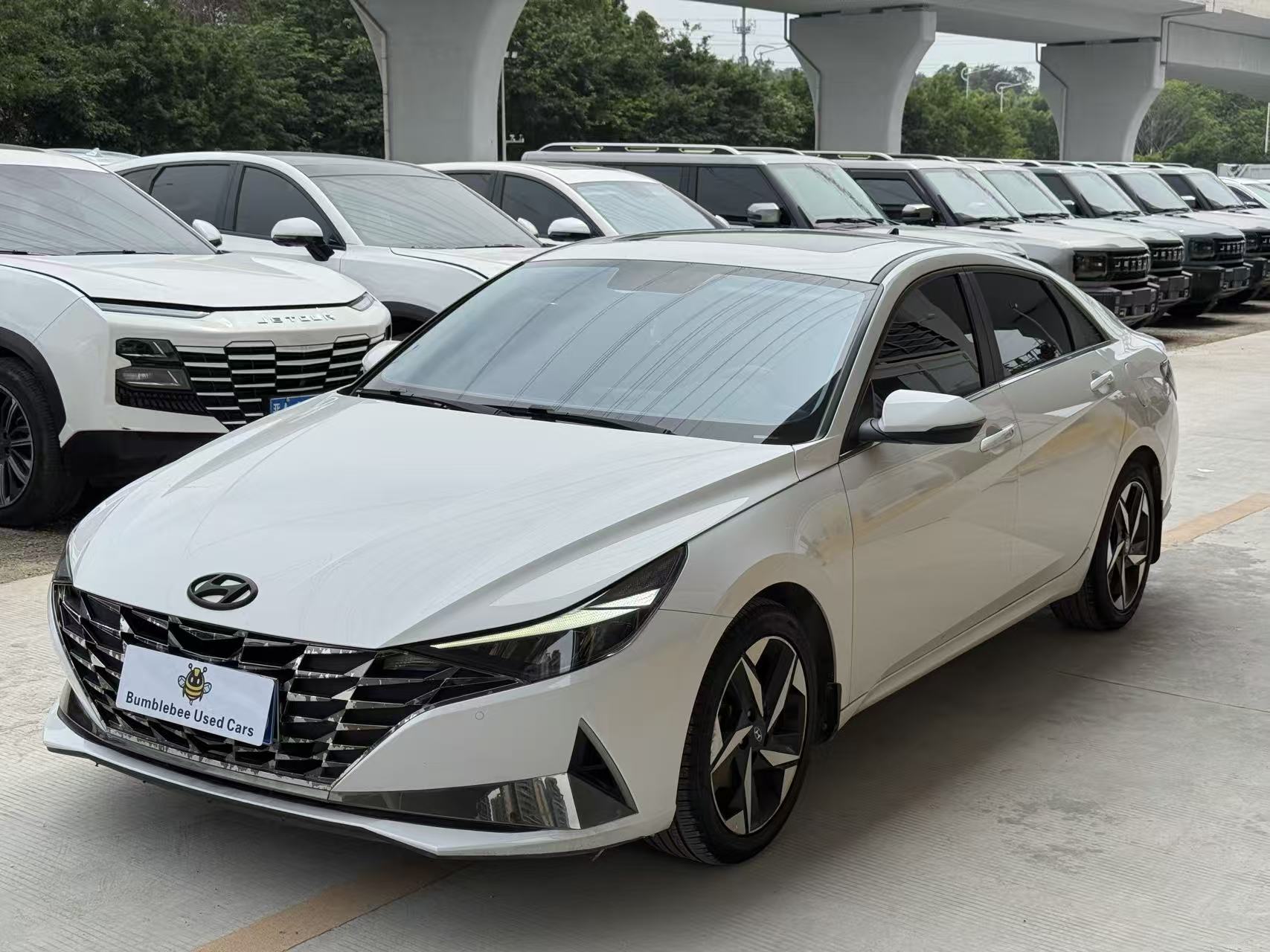 现代 Elantra 2022 1.5L-自动-汽油 - Image 1