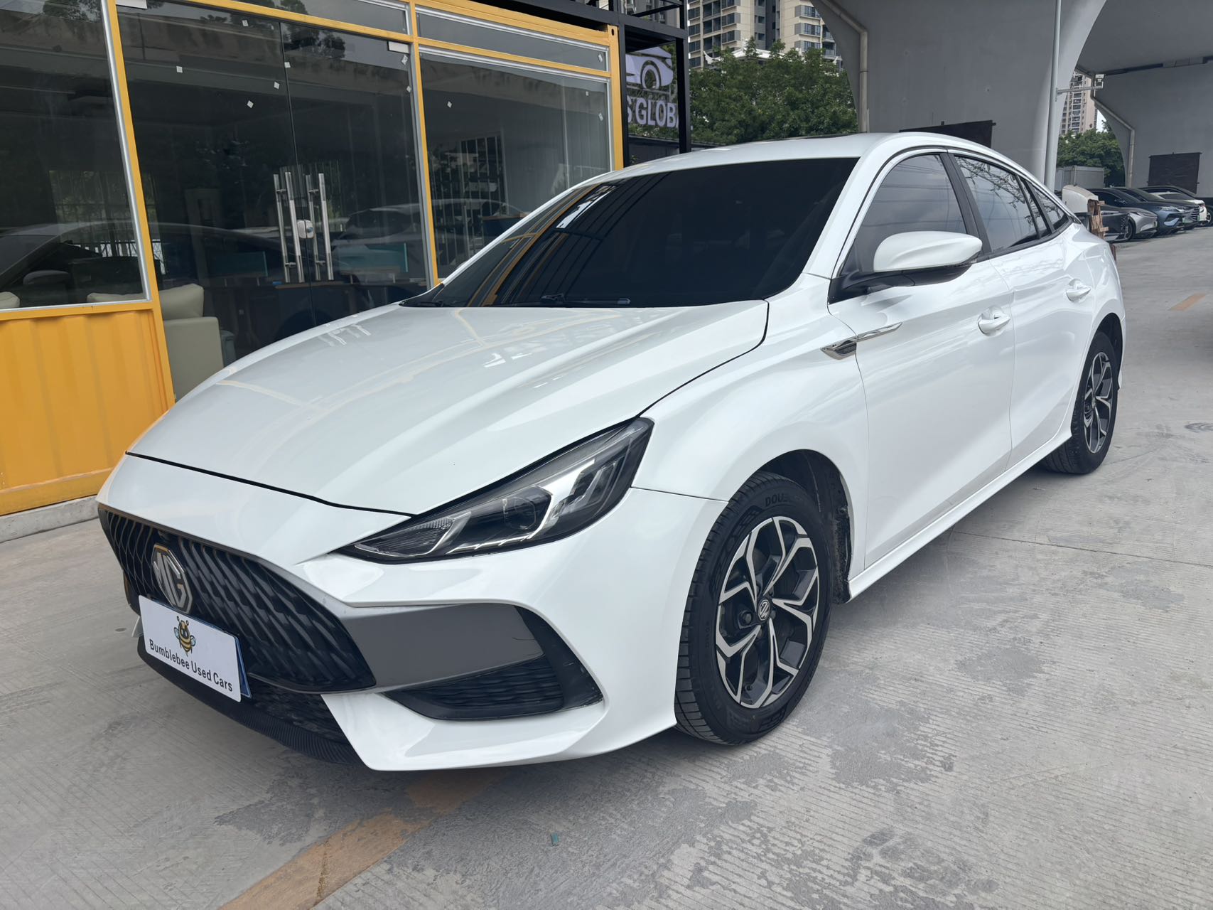 名爵 5 2021 1.5L-自动-汽油 thumbnail 3