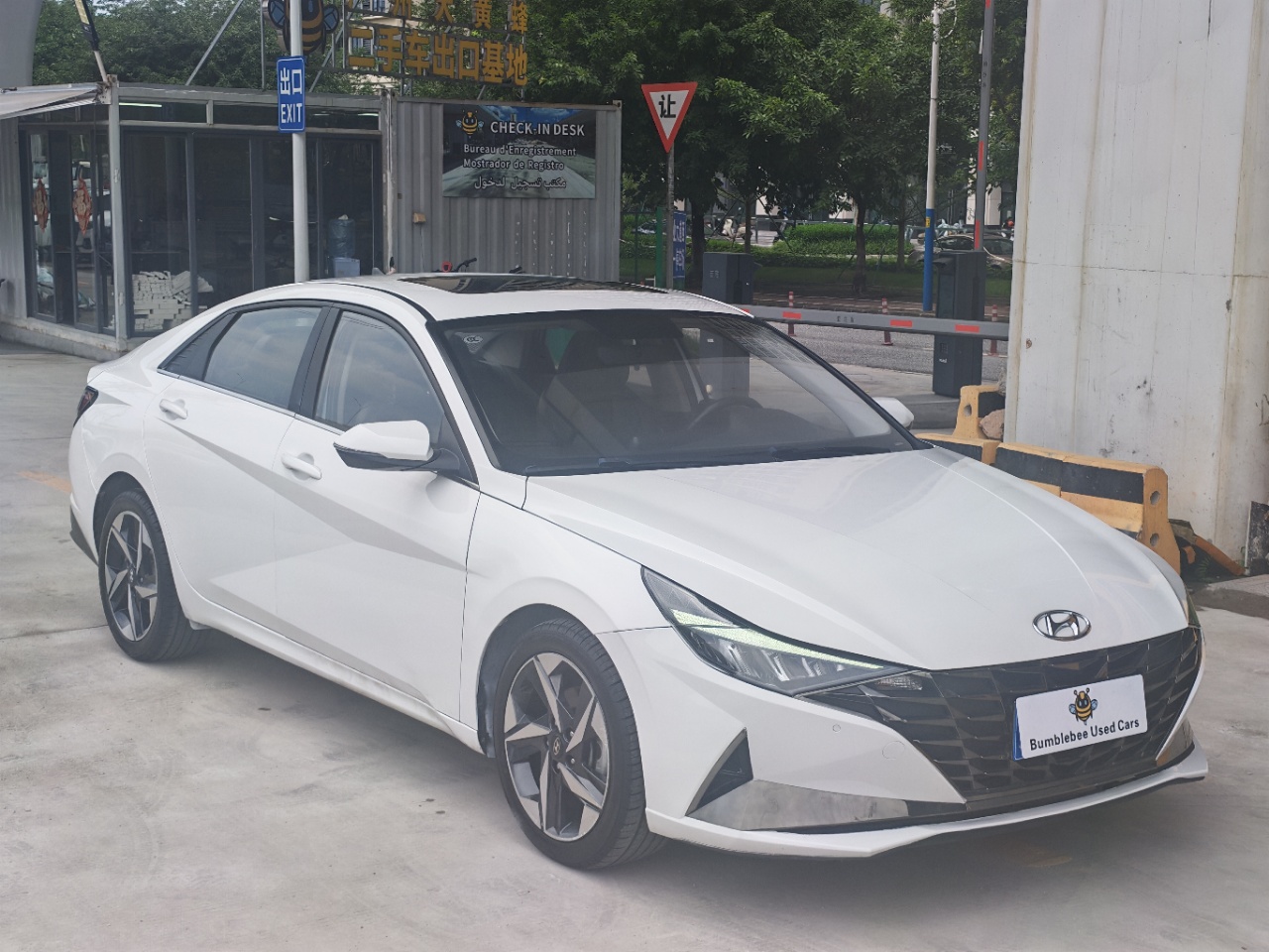 现代 Elantra 2022 1.5L-自动-汽油 thumbnail 3