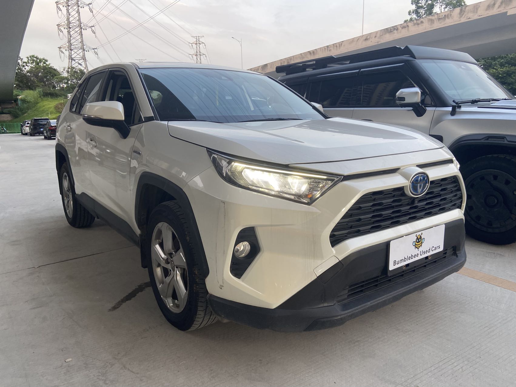 丰田 RAV4 2020 2.5L-自动-油电混合 thumbnail 3