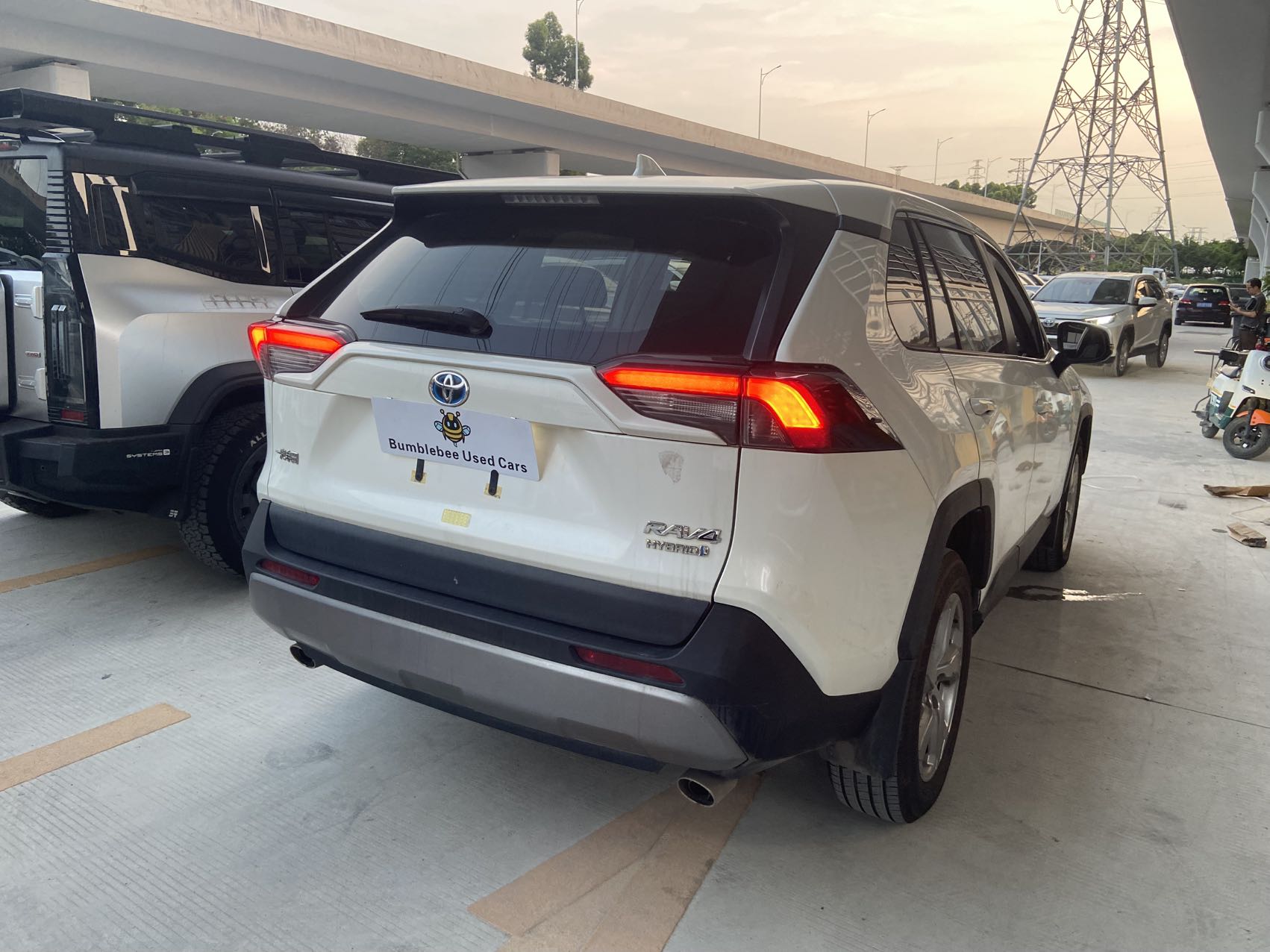丰田 RAV4 2020 2.5L-自动-油电混合 thumbnail 6