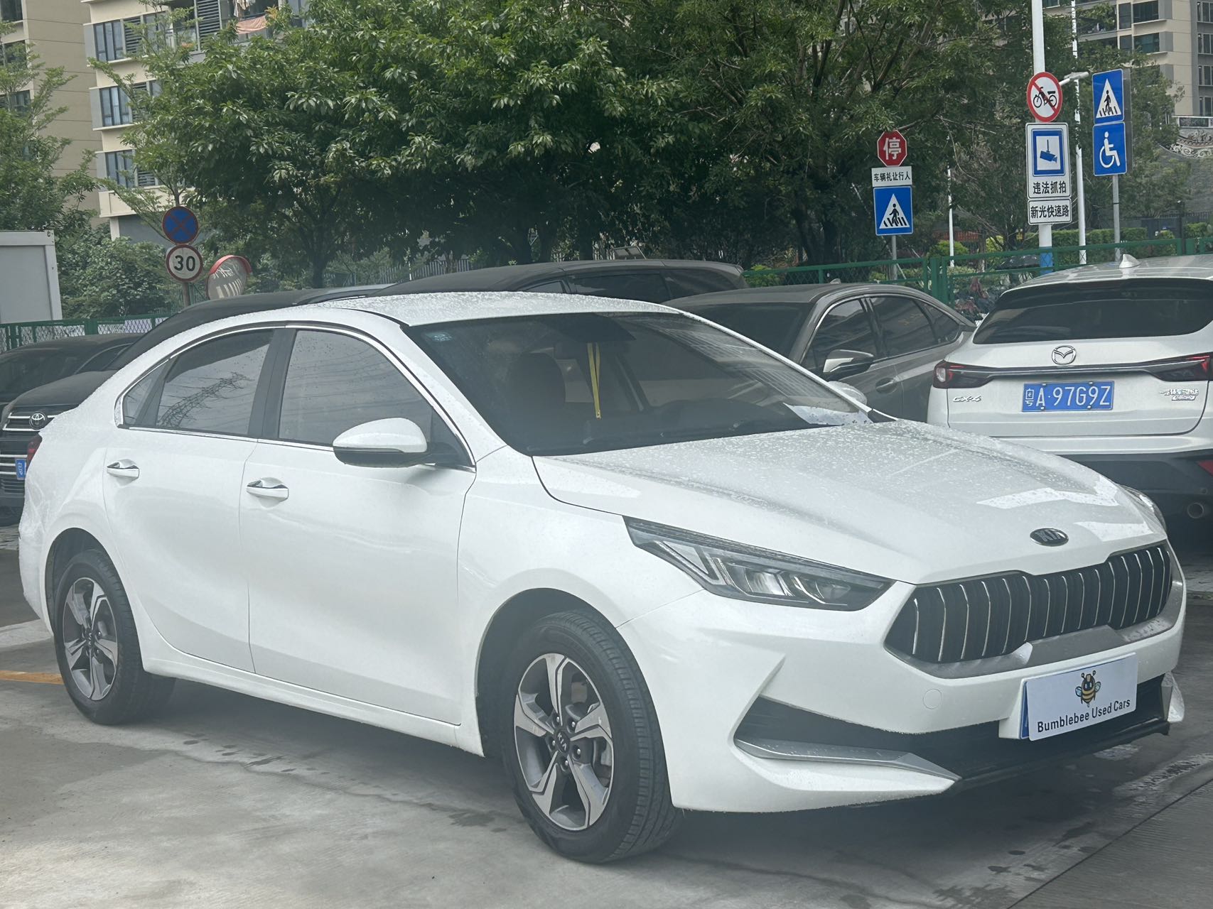 起亚 K3 2020 1.5L-自动-汽油 thumbnail 3