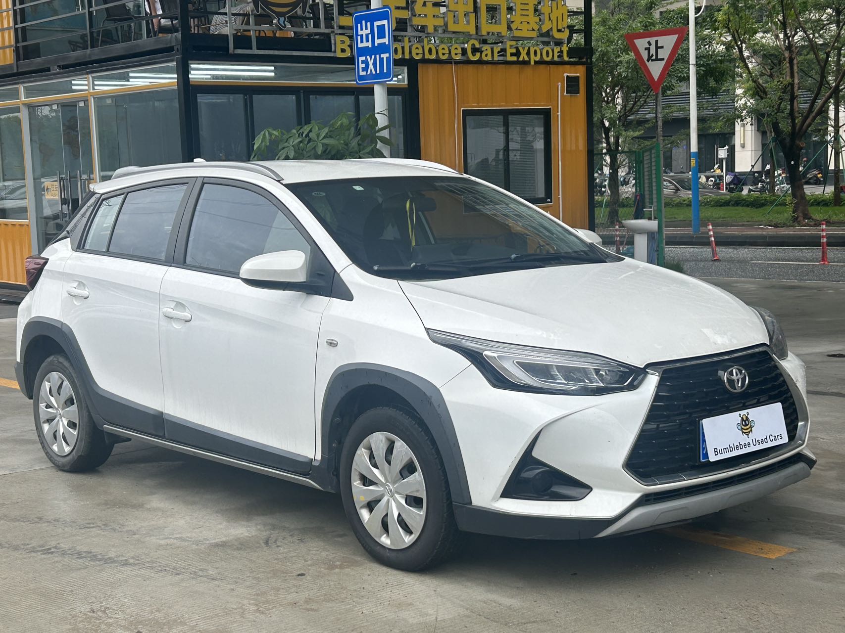 丰田 Yaris L 2023 1.5L-自动-汽油 thumbnail 3