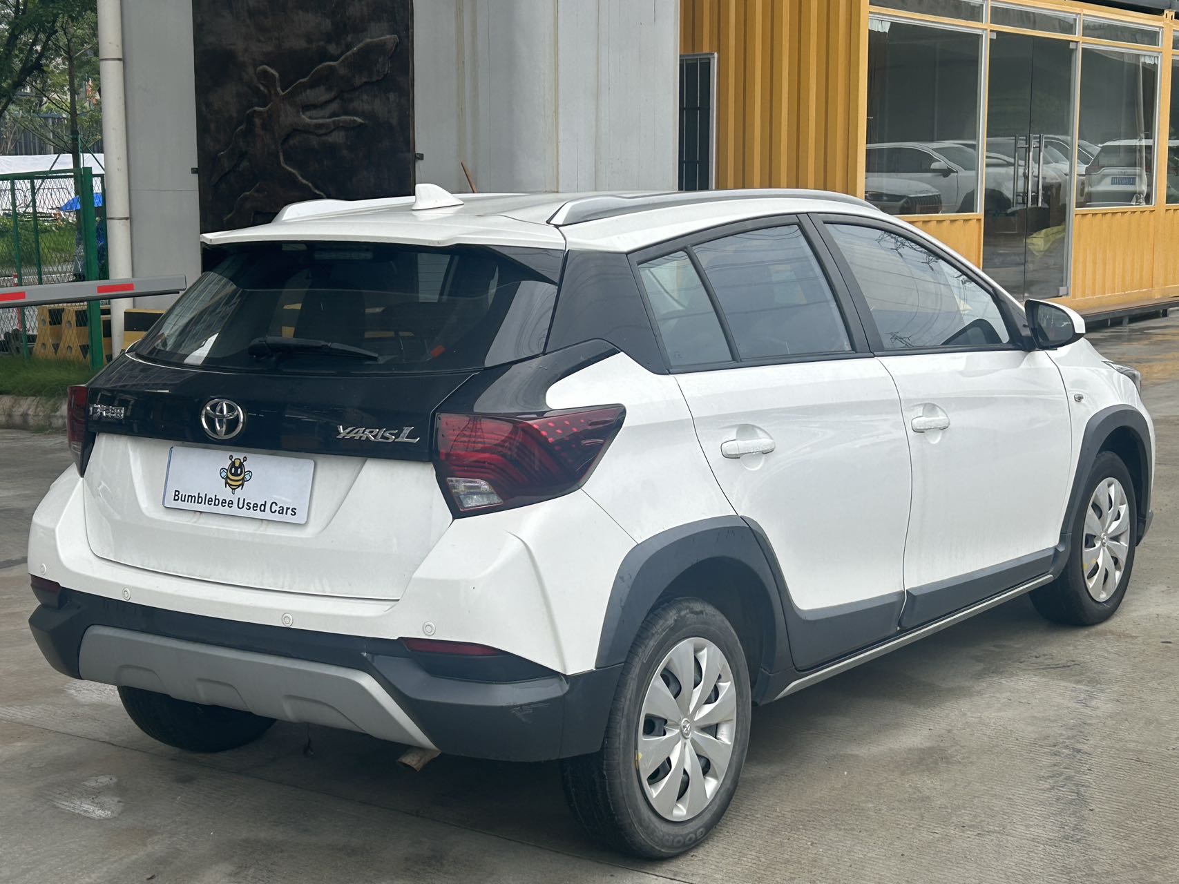丰田 Yaris L 2023 1.5L-自动-汽油 thumbnail 4