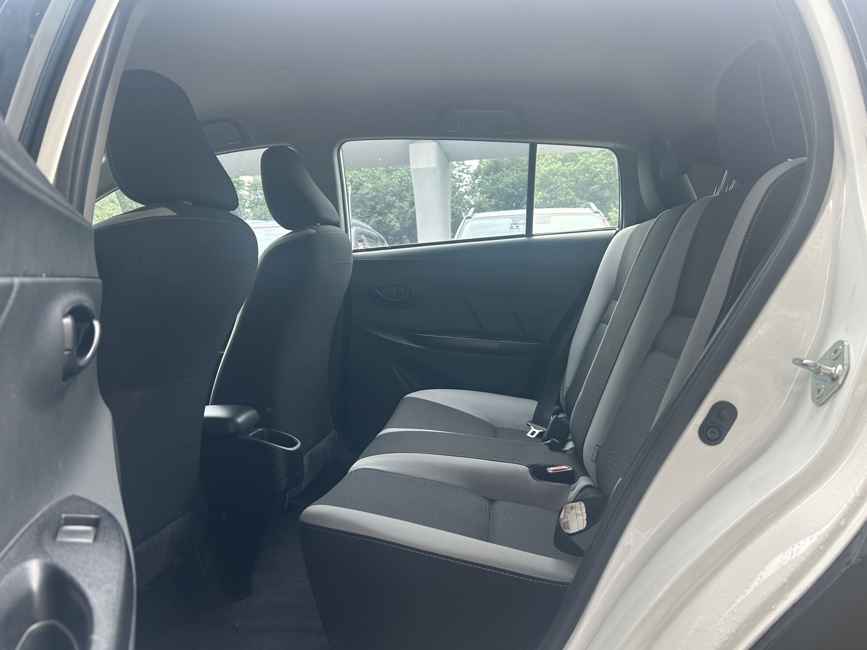 丰田 Yaris L 2023 1.5L-自动-汽油 thumbnail 8